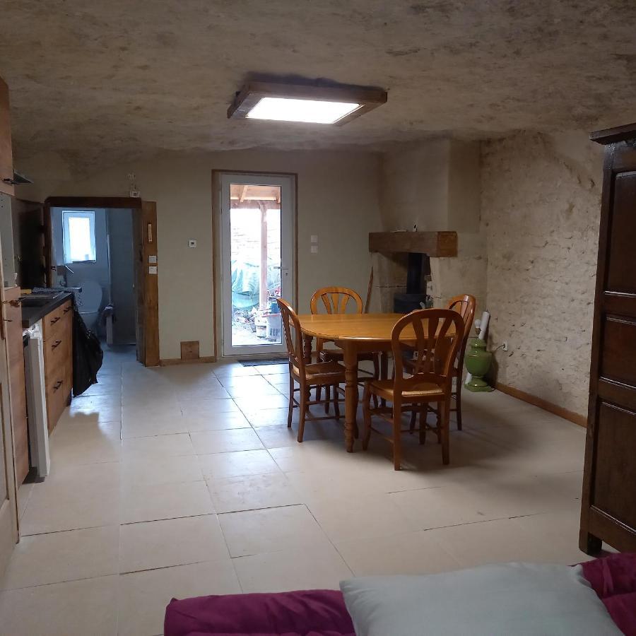Gite-Civray-De-Touraine Troglo De Denise Exterior foto